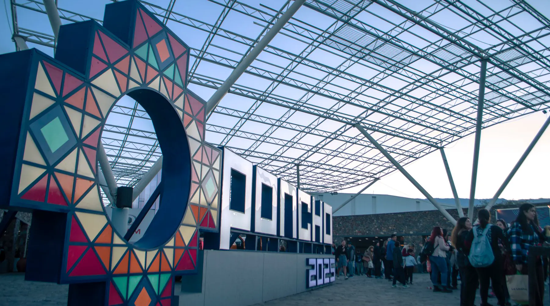 Interior of a large exhibition hall, 大型展馆内部空间