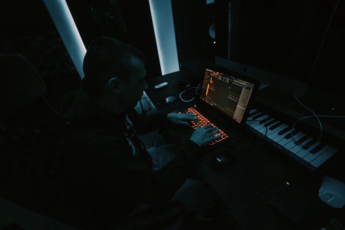 Stage lighting and sound technician at the desk, 灯光音响联调