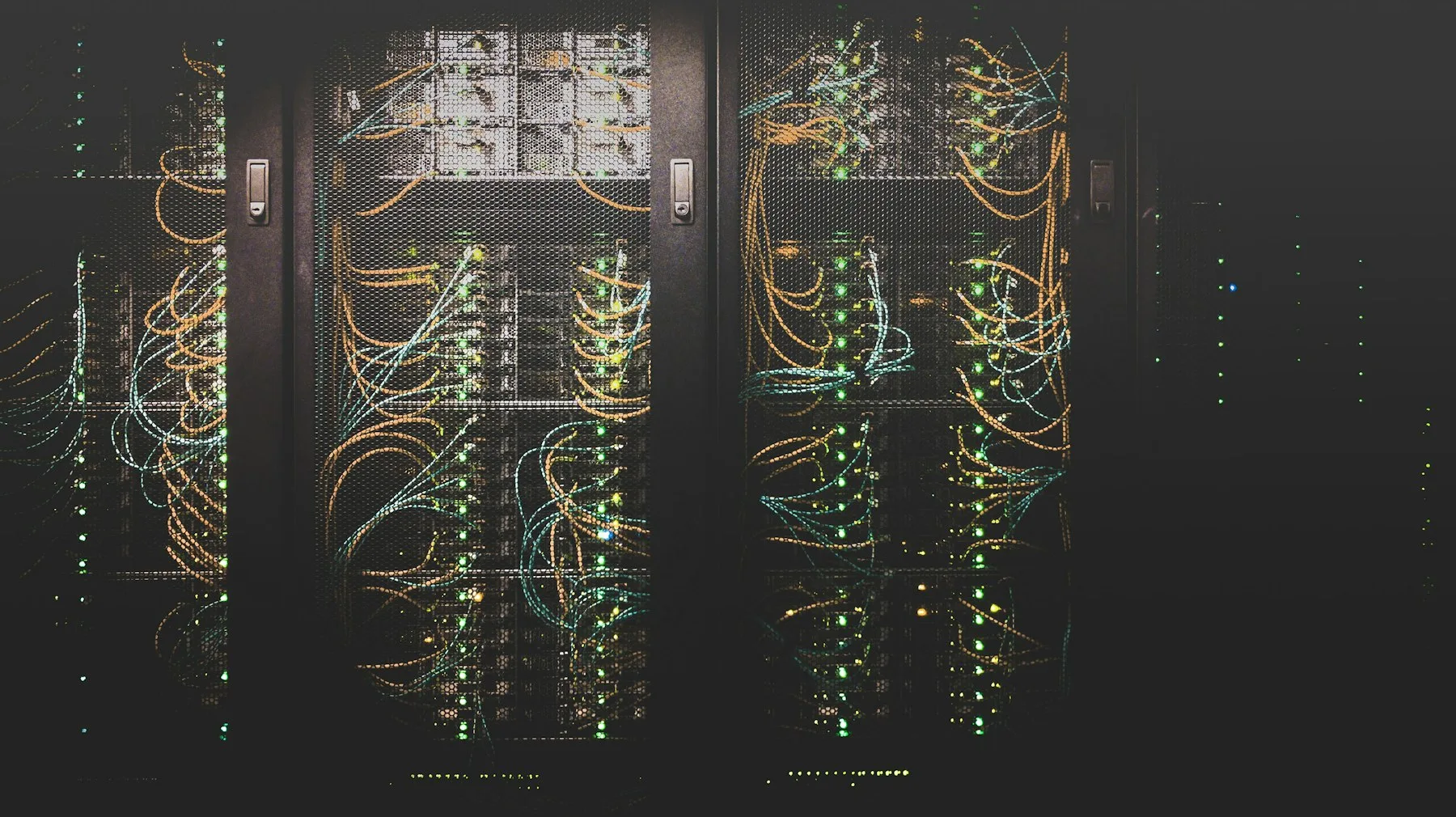 数据中心服务器机柜场景示意